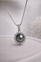 Tahitian Radiance Halo Pearl Pendant – 10mm