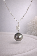 Tahitian Leaf Drop Pearl Pendant – 12mm