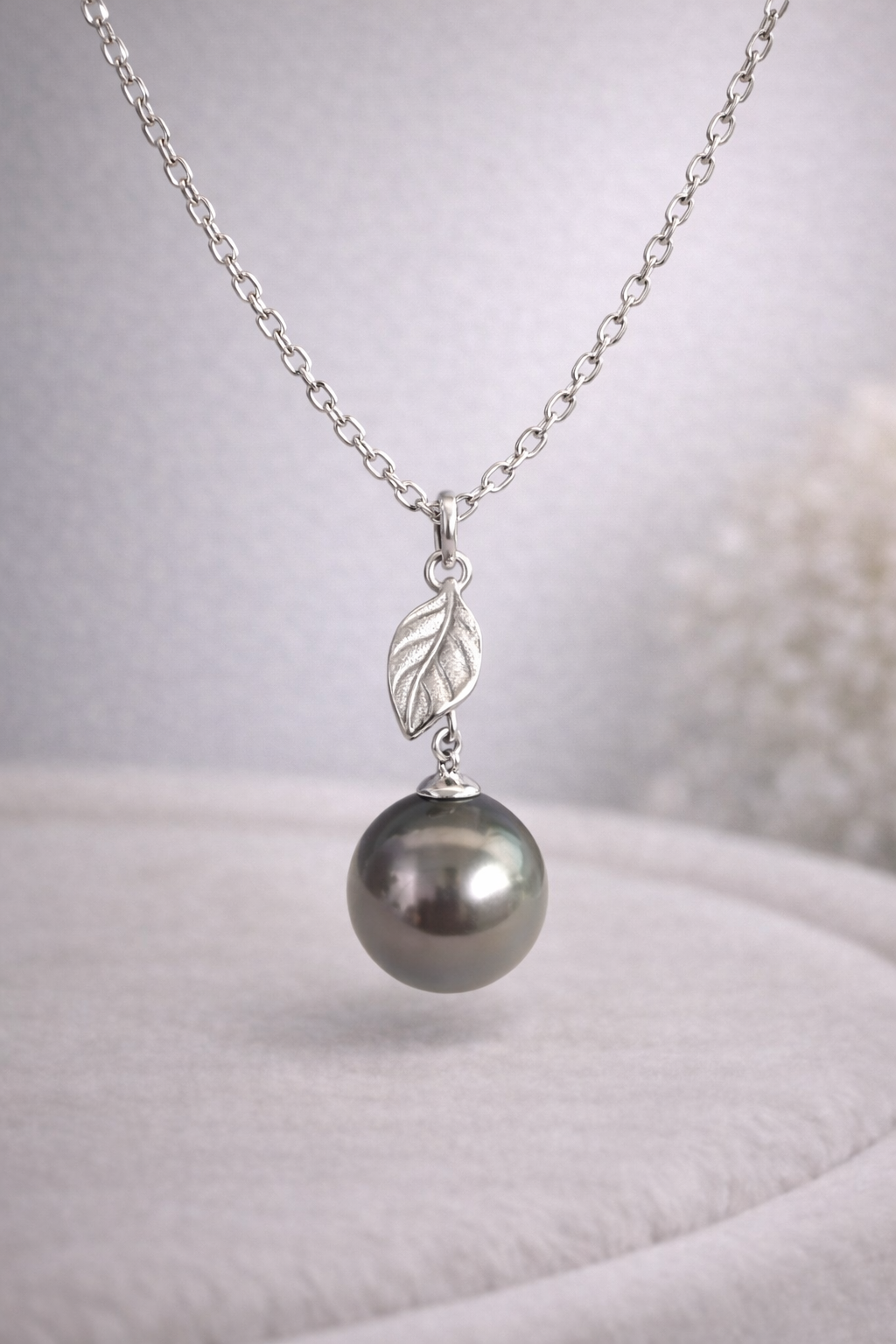 Tahitian Leaf Drop Pearl Pendant – 12mm